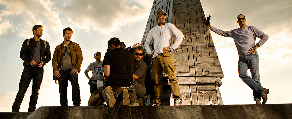 Just Another Day On The Set Of Transformers 4 With Michael Bay and Crew